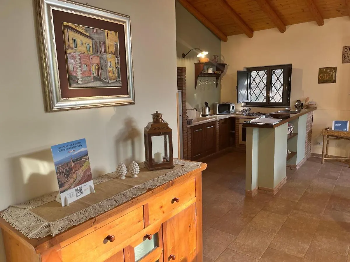Case Vacanze Dietroserra Viagrande Tatil Evi